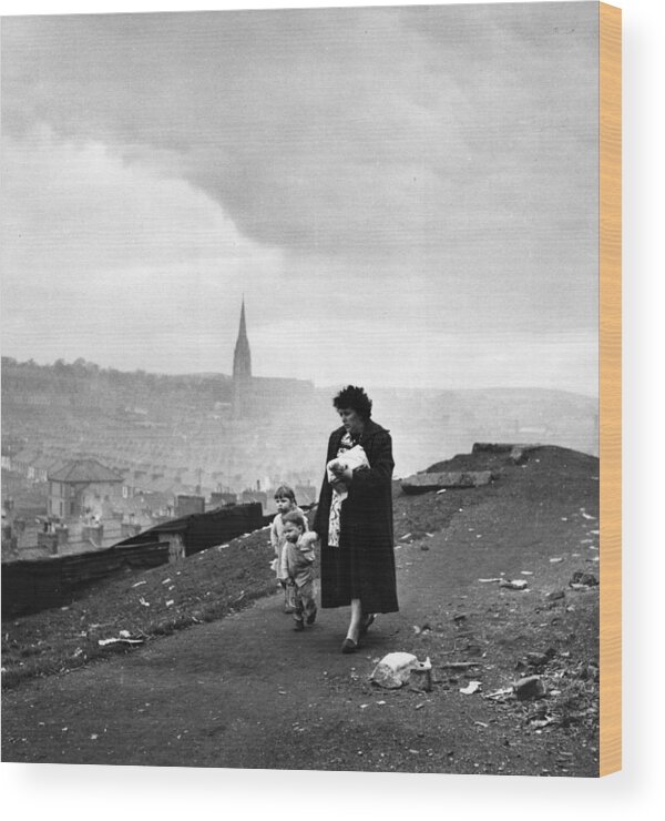Child Wood Print featuring the photograph Northen Ireland by Bert Hardy