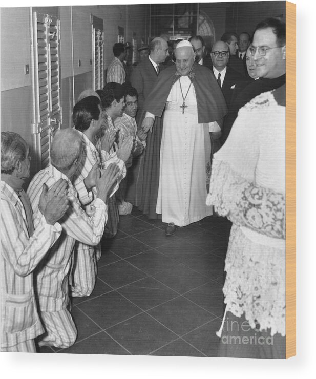 People Wood Print featuring the photograph Pope Visiting Prisoners by Bettmann