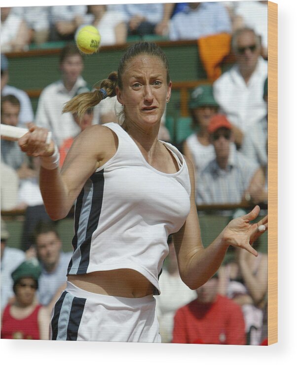 Tennis Wood Print featuring the photograph 2005 French Open - Women's Singles - Semi Final - Mary Pierce vs Elena Likhovtseva by Cynthia Lum