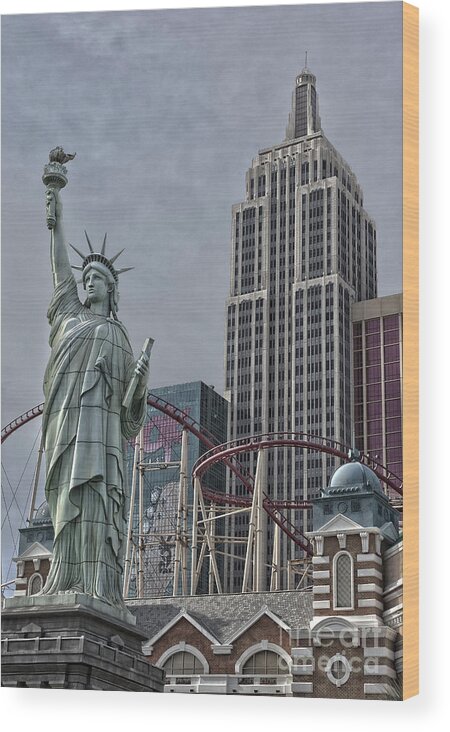 The Statue of Liberty at New York, New York. Notice the roller coaster that  goes THROUGH her. - Picture of New York - New York Hotel & Casino, Las Vegas  - Tripadvisor