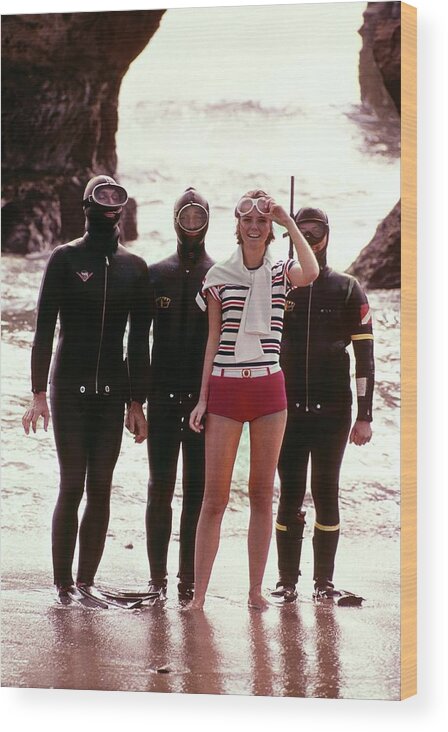 Fashion Wood Print featuring the photograph Cheryl Tiegs With Scuba Divers by William Connors