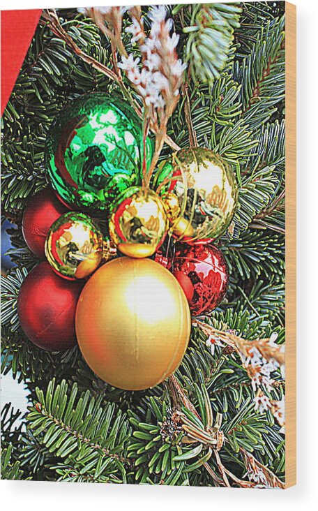 Christmas Ornaments Wood Print featuring the photograph Christmas Ornaments by Suzanne DeGeorge