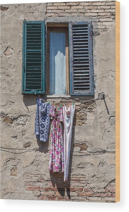 Brunello Di Montalcino Wood Print featuring the painting Hanging Clothes of Tuscany by David Letts