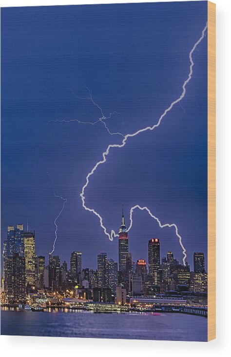 Lightning Wood Print featuring the photograph Lightning Bolts Over New York City by Susan Candelario