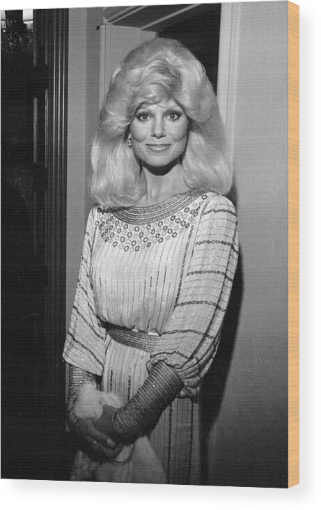 1980-1989 Wood Print featuring the photograph Loni Anderson by Mediapunch