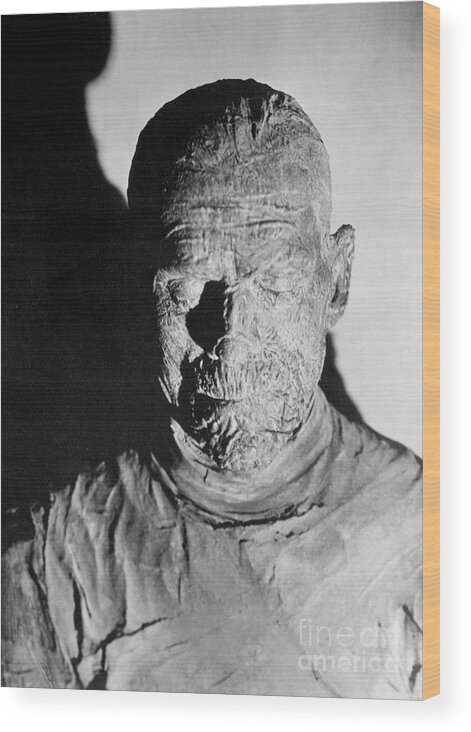 People Wood Print featuring the photograph Boris Karloff As The Mummy by Bettmann