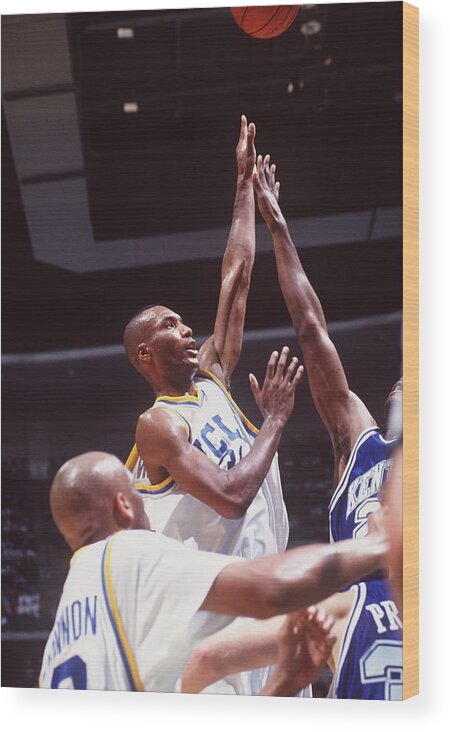 Kentucky Wildcats Wood Print featuring the photograph Ed Obannon Bruins by Stephen Dunn