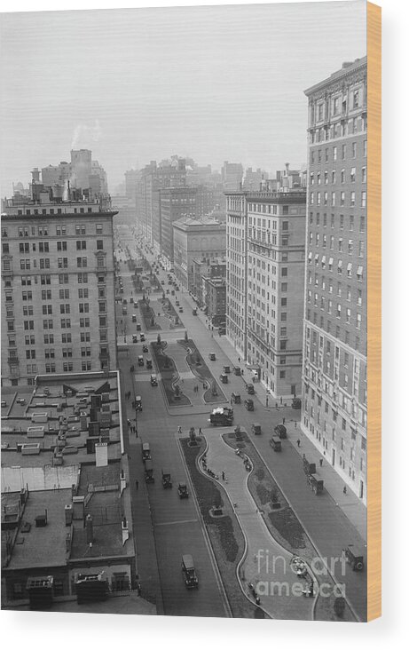 Looking Wood Print featuring the photograph Looking North On Park Avenue by Bettmann