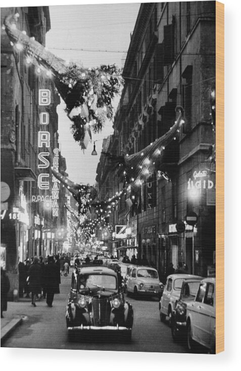 Christmas Lights Wood Print featuring the photograph Street Scene In Rome by Keystone-france