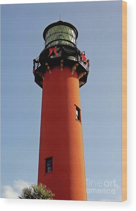 Jupiter Wood Print featuring the photograph The Jupiter Lighthouse by D Hackett