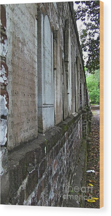 Colonial Wood Print featuring the photograph Colonial Park Cemetery by D Wallace