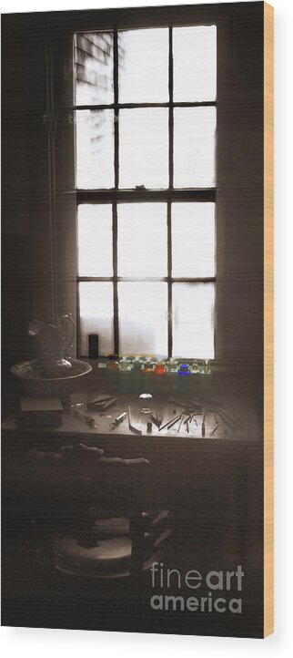 Window Wood Print featuring the photograph Winow by Raymond Earley