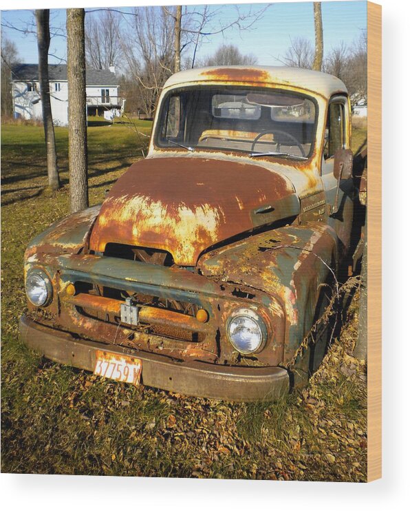 Truck Wood Print featuring the painting Forgotten IH by Renate Wesley