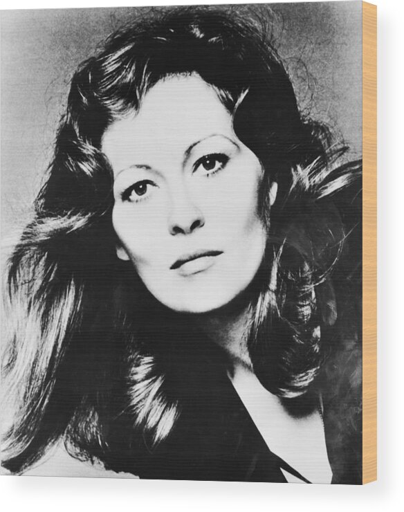 Actress Wood Print featuring the photograph Actress Faye Dunaway by Keystone-france