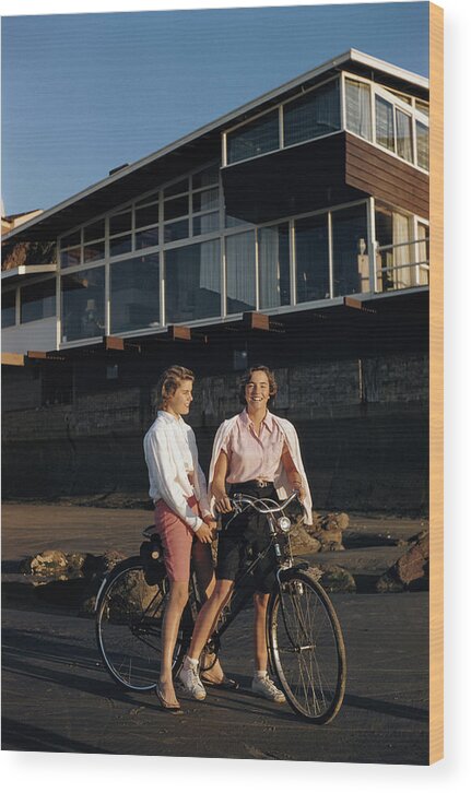 People Wood Print featuring the photograph La Jolla Club #1 by Slim Aarons