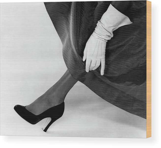 Fashion Wood Print featuring the photograph A Deliso Debs Pump by Wiliam Grigsby