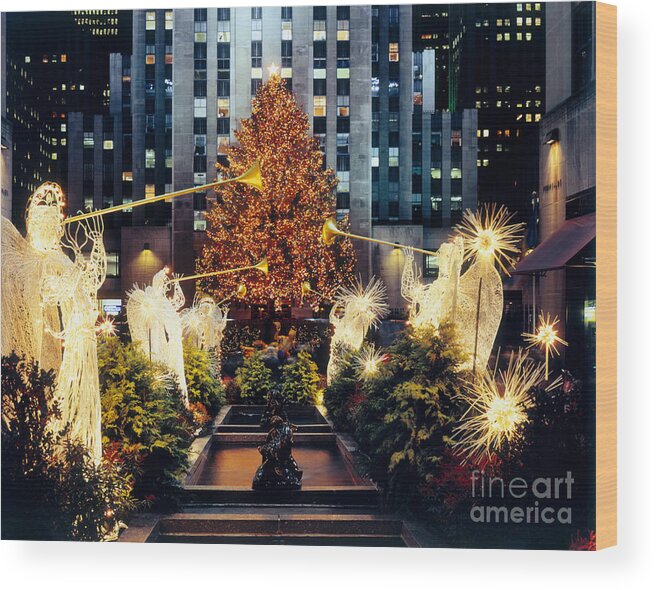 Rockefeller Center Wood Print featuring the photograph Christmas Tree At Rockefeller Center by Rafael Macia