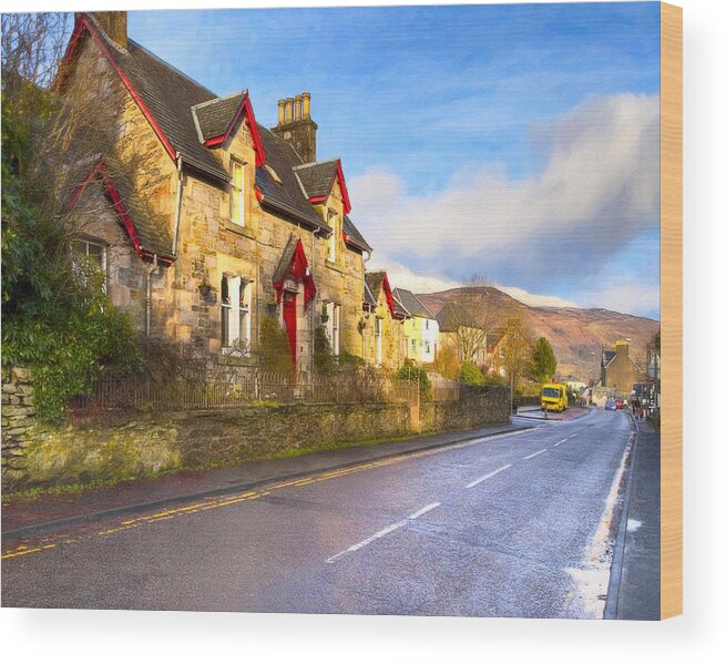 Cottages Wood Print featuring the photograph Cozy Cottage In A Scottish Village by Mark Tisdale