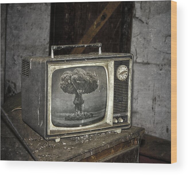 Tv Wood Print featuring the photograph End Of The Show by J C