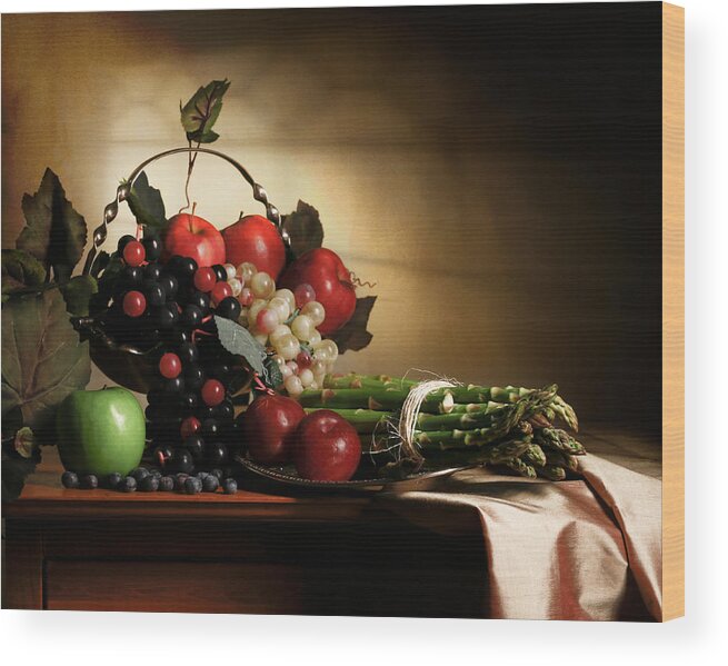 Ontbijt Wood Print featuring the photograph Still Life with grapes and asparagus by Levin Rodriguez