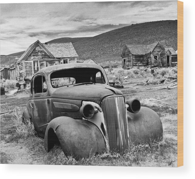 Old Car Wood Print featuring the photograph Old Car Bodie by Joe Palermo