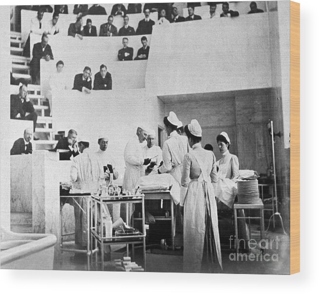 Medical Wood Print featuring the photograph John Hopkins Operating Theater, 19031904 by Science Source