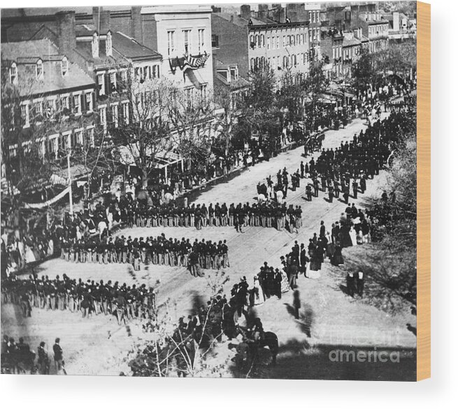 History Wood Print featuring the photograph Lincolns Funeral Procession, 1865 by Photo Researchers, Inc.