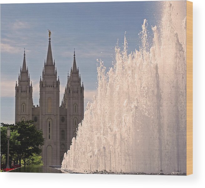 Salt Lake Temple Wood Print featuring the photograph Salt Lake Temple and Fountain by Rona Black