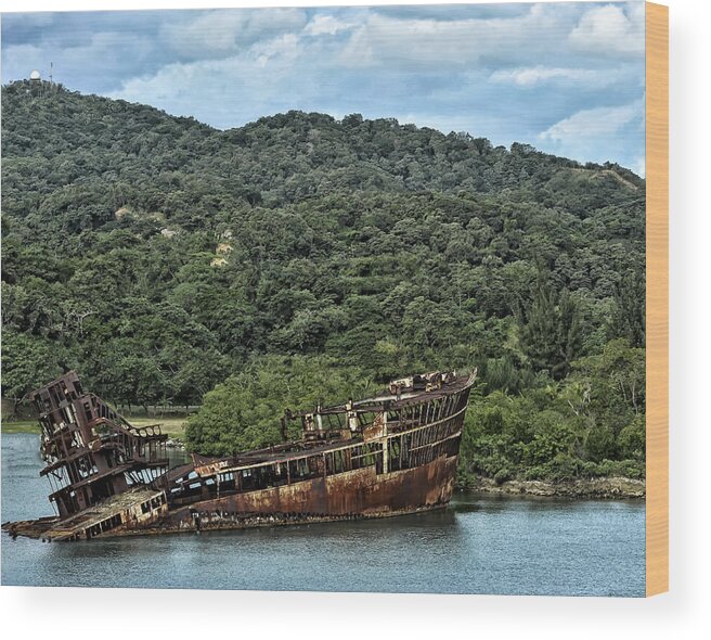 Roatan Wood Print featuring the photograph Sunken Shop by Linda Constant