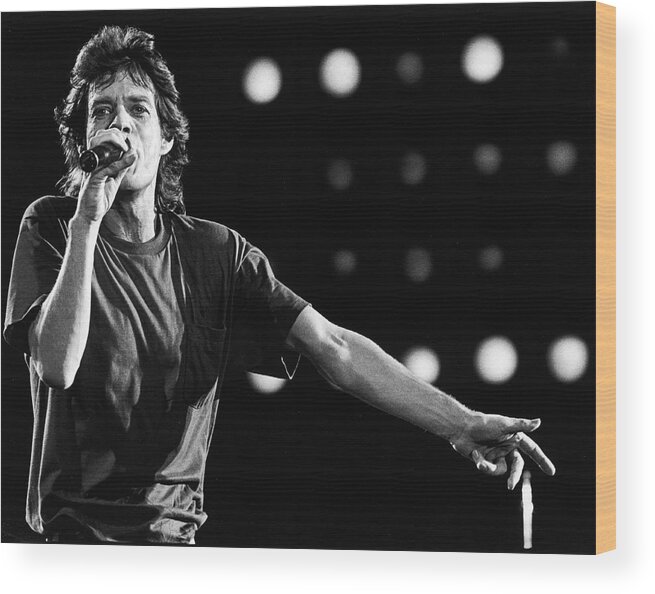 06/17/05 Wood Print featuring the photograph Jagger onstage At Live Aid #2 by Dmi