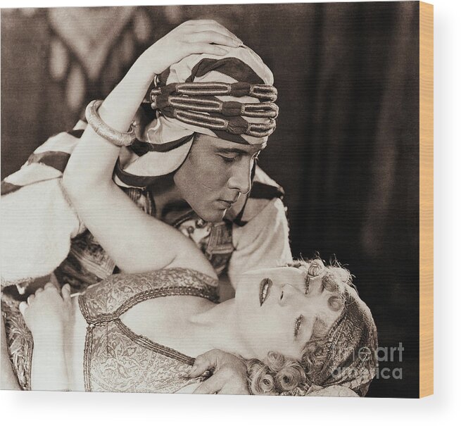 People Wood Print featuring the photograph Rudolph Valentino And Vilma Banky #1 by Bettmann