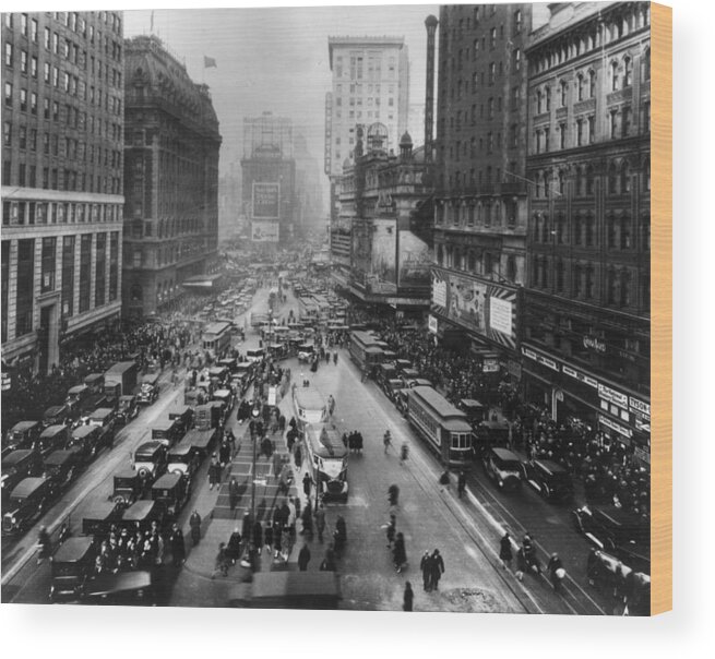 Crowd Wood Print featuring the photograph Times Square #1 by Hulton Archive