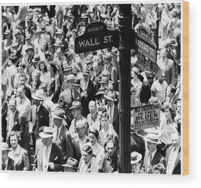 Crowd Wood Print featuring the photograph Crowd At Wall Street And Nassau Street by Lawrence Thornton