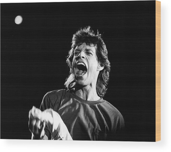 06/17/05 Wood Print featuring the photograph Jagger onstage At Live Aid by Dmi