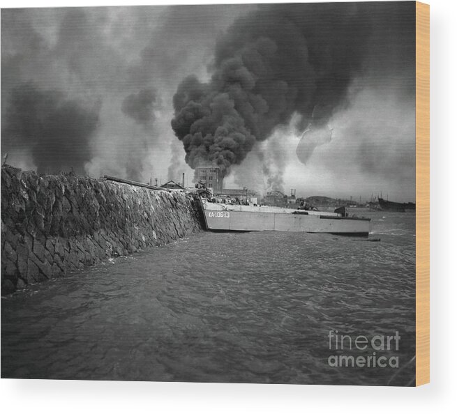 East China Sea Wood Print featuring the photograph Marine Landing Craft At Seawall by Bettmann