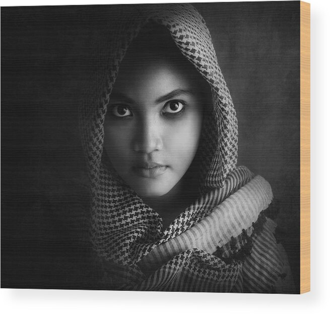 Eyes Wood Print featuring the photograph Straight (2) by Ivan Marlianto