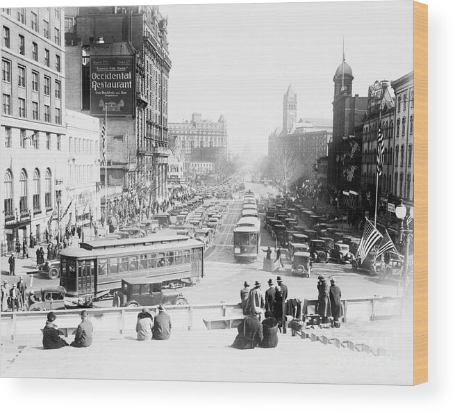 People Wood Print featuring the photograph View Of Pennsylvania Avenue by Bettmann