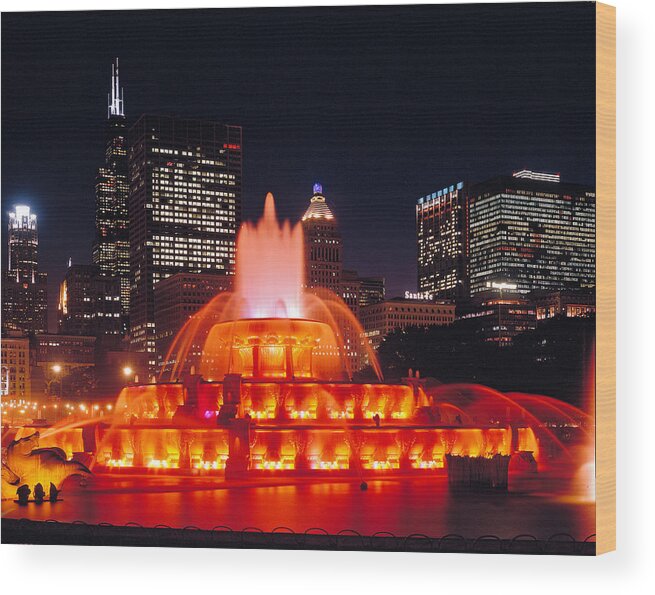 Cityscape Wood Print featuring the photograph Buckingham Fountain in Chicago by Thomas Firak