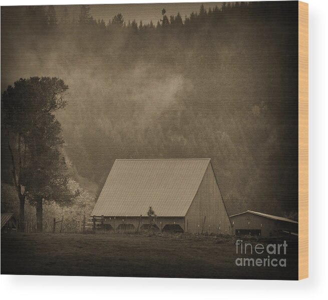 Oregon Wood Print featuring the photograph Oregon Barn by Kirt Tisdale