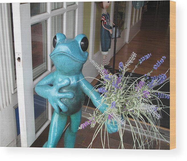 Frog Wood Print featuring the photograph Frog Suitor by Barbara McDevitt