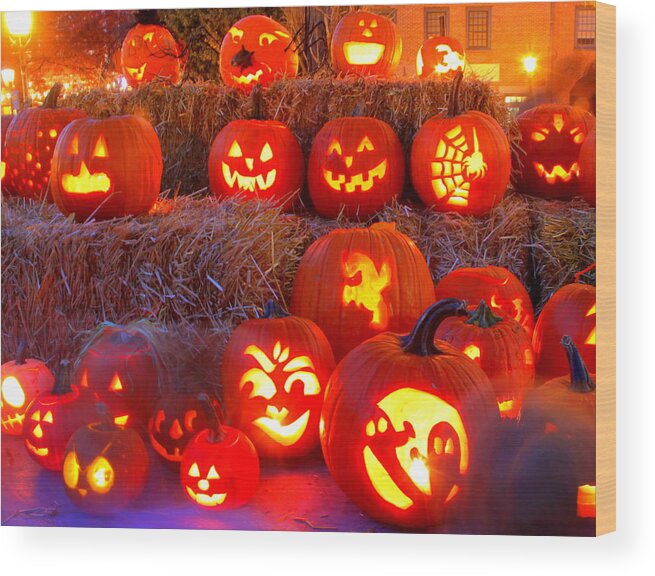 Jacko'lanterns Wood Print featuring the photograph JackO'Lanterns by Suzanne DeGeorge