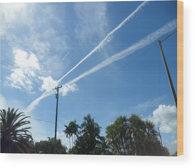 Sky Wood Print featuring the photograph Lines Converging by Val Oconnor