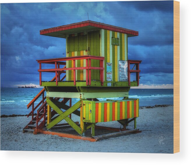 Miami Wood Print featuring the photograph Miami - South Beach Lifeguard Stand 006 by Lance Vaughn