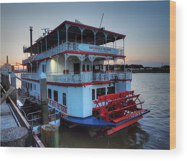 Savannah Wood Print featuring the photograph Savannah - Georgia Queen by Lance Vaughn