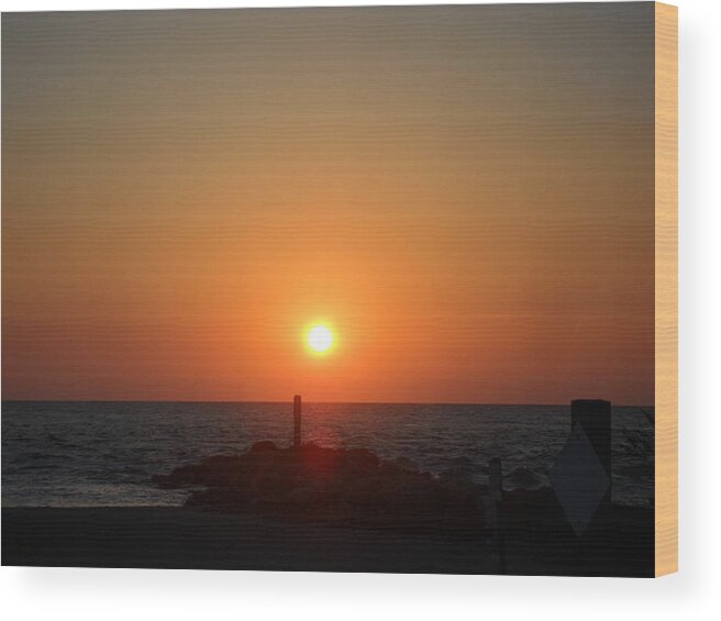 Sunset Wood Print featuring the photograph Sunset in Captiva by Val Oconnor