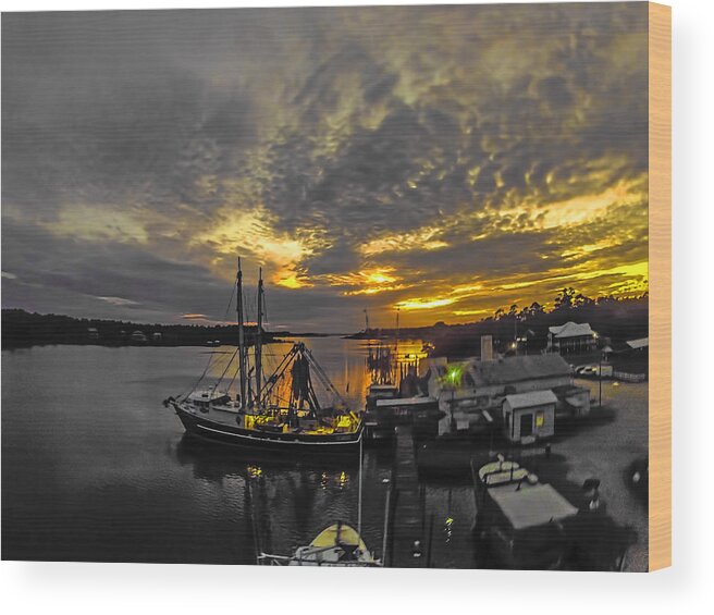 Alabama Wood Print featuring the painting Sunset Over Aquila by Michael Thomas