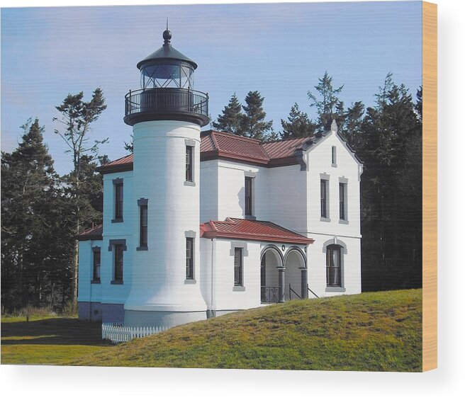 Washington Wood Print featuring the photograph Admiralty Head Lighthouse by Kelly Manning