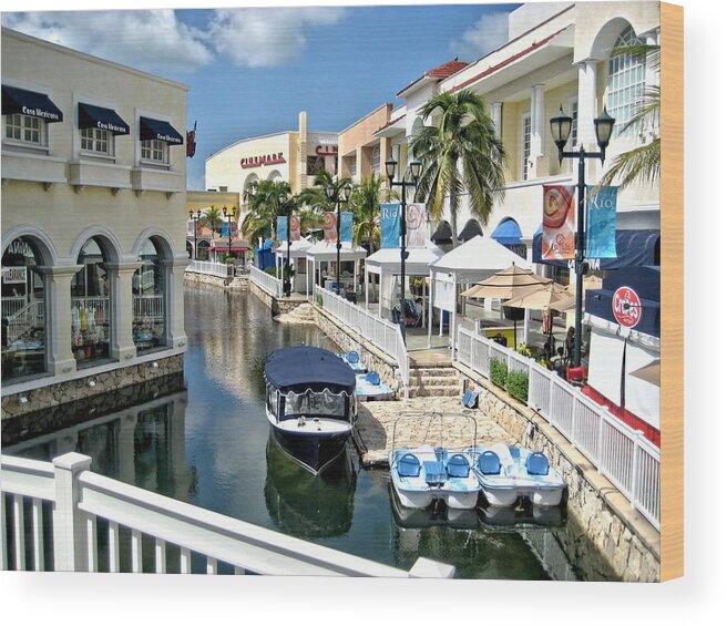 Cancun Wood Print featuring the photograph Cancun Shopping by Rob Green