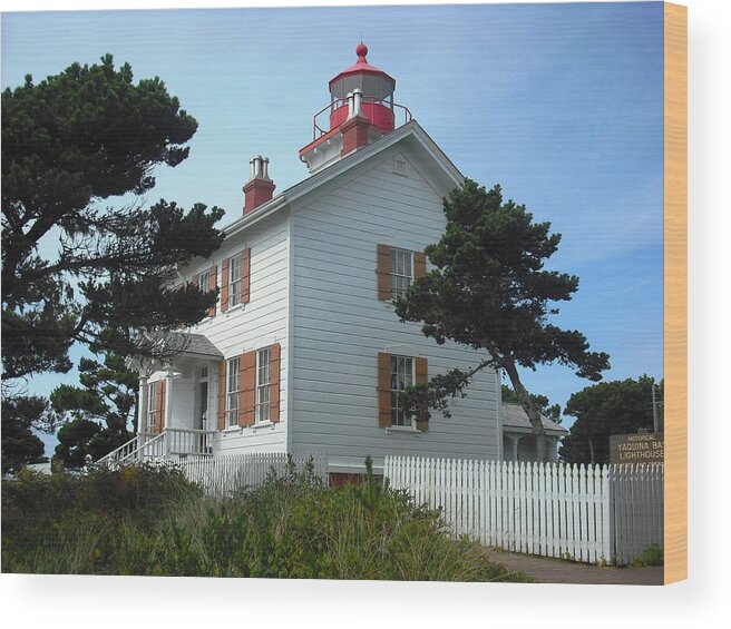 Yaquina Bay Wood Print featuring the photograph Yaquina Bay Lighthouse Newport by Kelly Manning