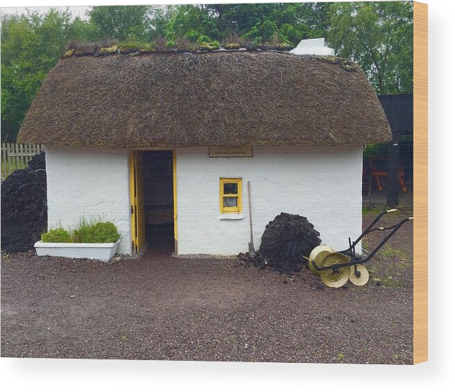 Small Irish Cottage Wood Print featuring the photograph Ireland Cottage by Sue Morris
